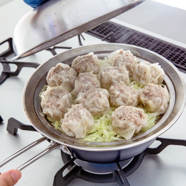 フライパン用ドーム型蒸し器とIH深型フライパン24cmのセット｜調理道具・キッチン用品セット｜料理家 栗原はるみ  レシピ・オンラインショップ【公式】ゆとりの空間