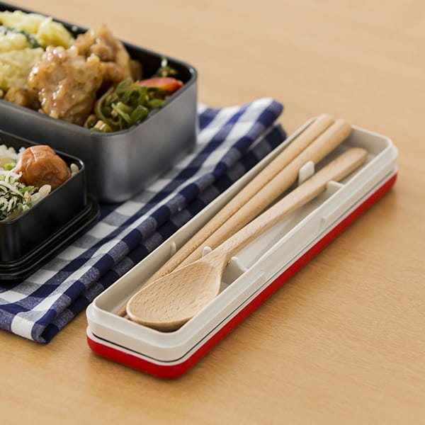 木製スプーン・箸セット レッド|携帯用箸・カトラリー|料理家 栗原はるみ レシピ・オンラインショップ【公式】ゆとりの空間