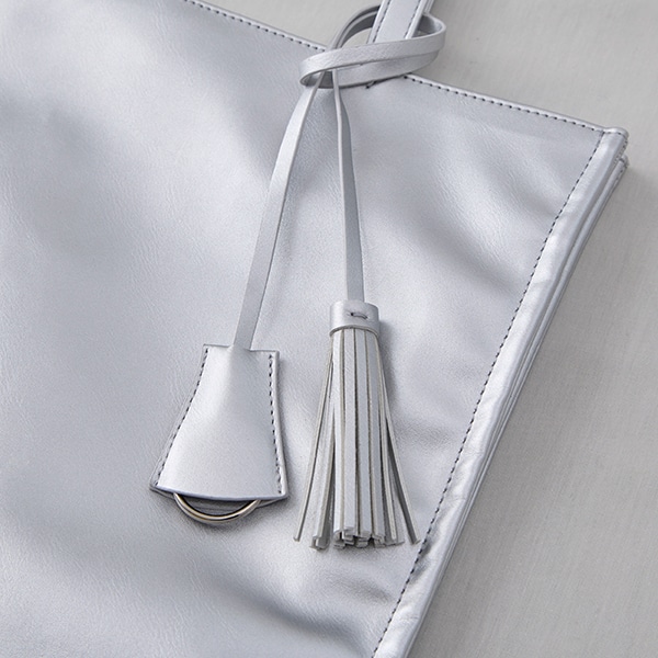 トートバッグ タッセル付き