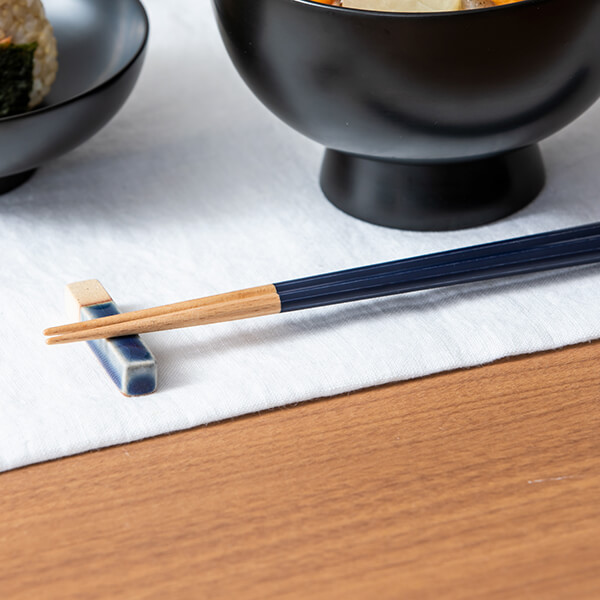 食洗機対応箸 塗分箸・箸置きセット｜お箸・箸置き｜料理家 栗原はるみ レシピ・オンラインショップ【公式】ゆとりの空間