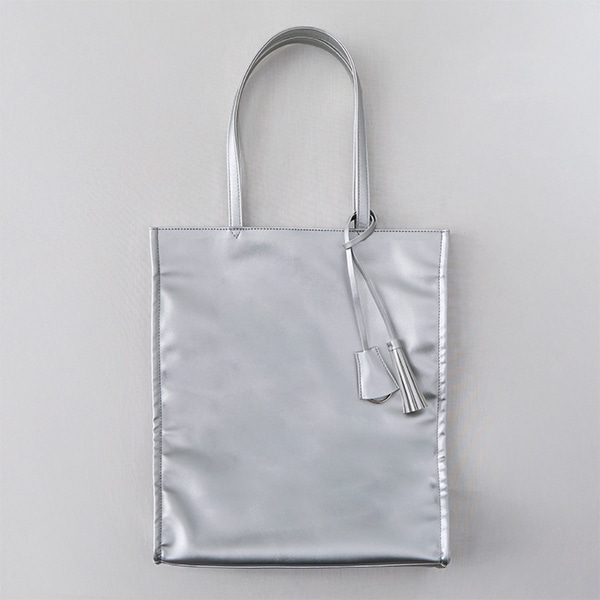 トートバッグ タッセル付き