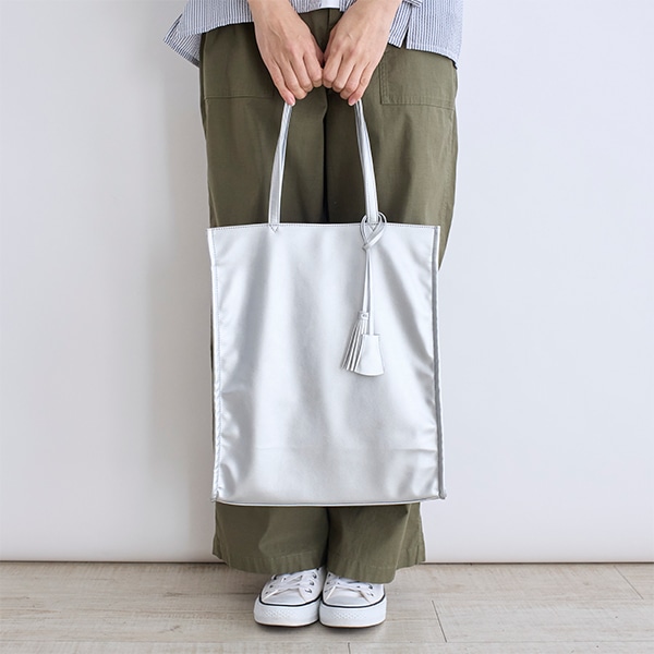 トートバッグ タッセル付き