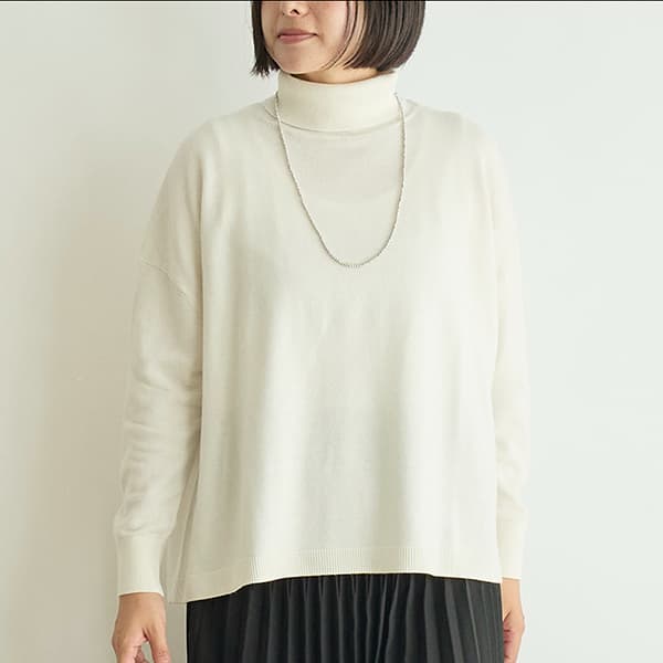 カシミヤブレンドタートルネックプルオーバー