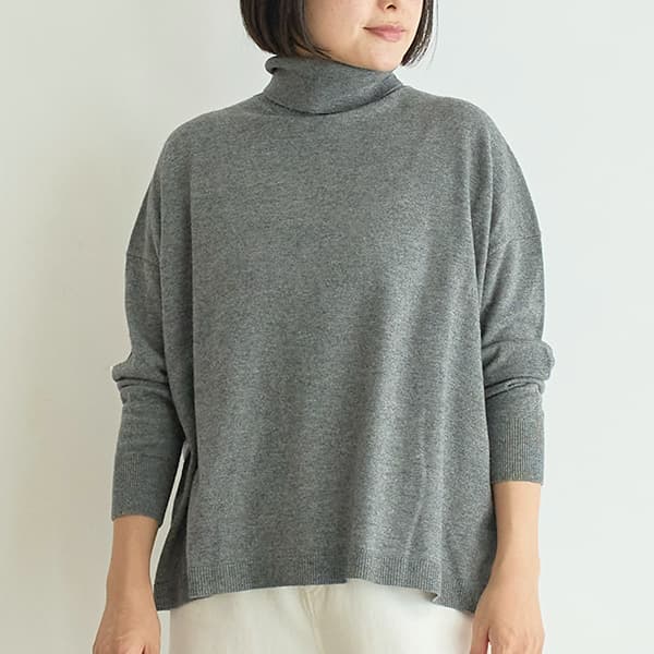 カシミヤブレンドタートルネックプルオーバー