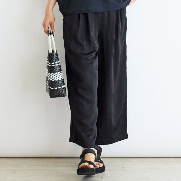 イージーサテンパンツ