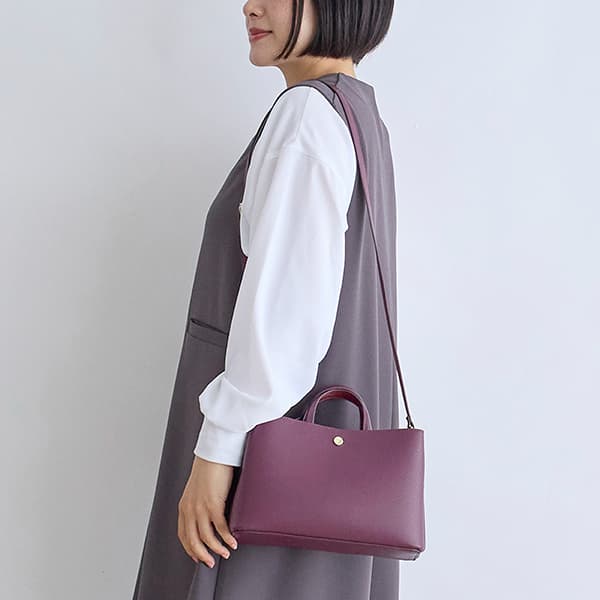 フェイクレザーショルダーバッグ