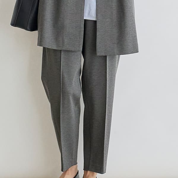 ストレッチスムーステーパードパンツ