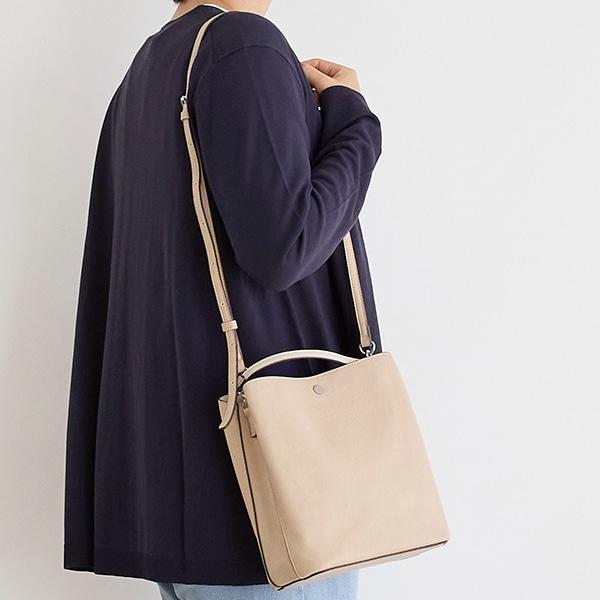 フェイクレザーショルダーバッグ