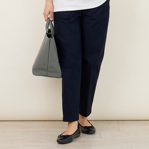 ストレッチバックサテンテーパードパンツ