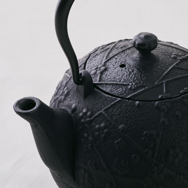 【WEB限定】南部鉄器 急須 瓜形小紋梅 0.5L