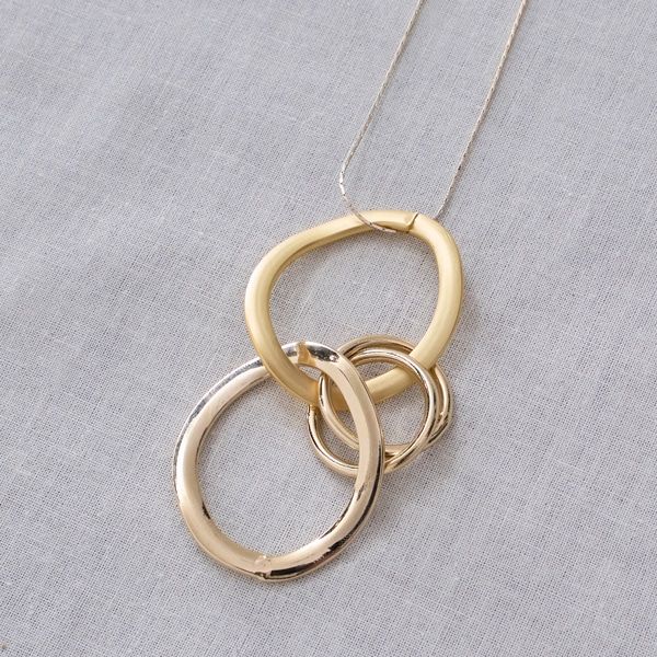3連リングネックレス