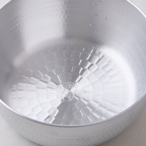 【WEB限定】中尾アルミ 打ち出しヤットコ鍋 21cm