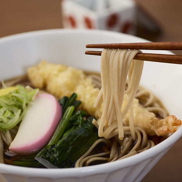 丸眞さんのそばつゆと国分寺そばさんの乾麺二八そばを楽しむセット