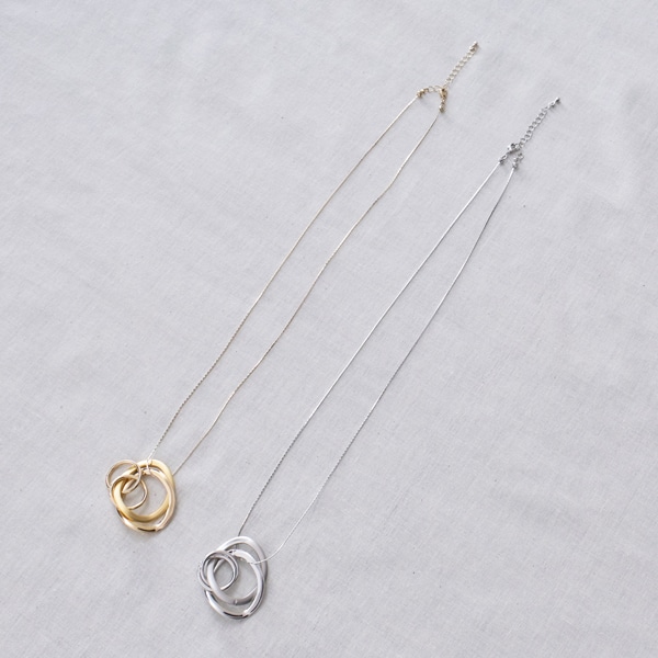3連リングネックレス