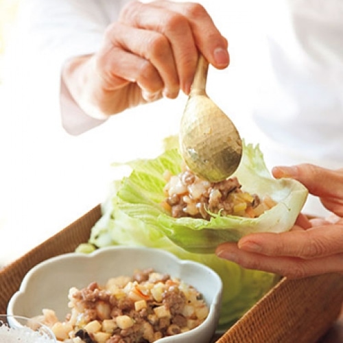 ひき肉とエビのあんかけ、レタスカップ