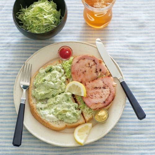 厚切りハムのサンドイッチ + アボカドソース