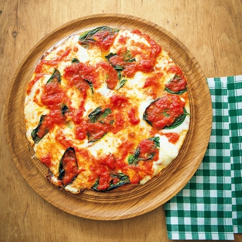 モッツァレラとトマトソースのピザ