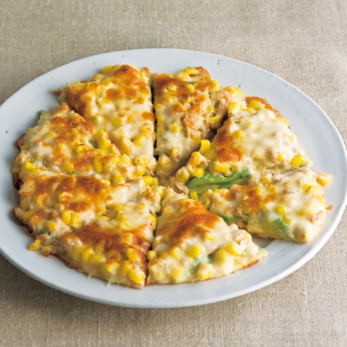 アボカドとコーンとツナのピザ