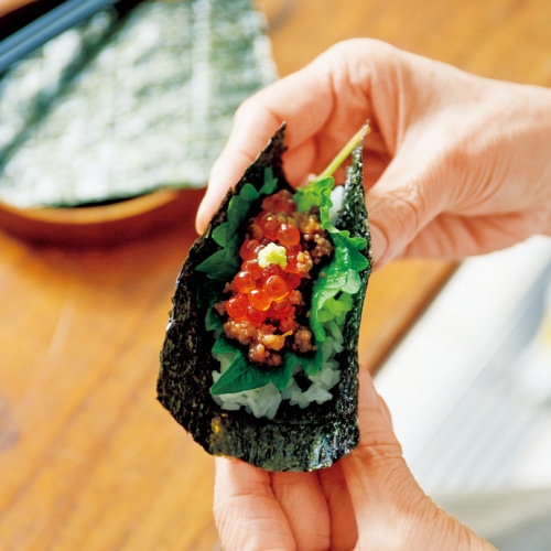 甘辛そぼろの手巻きずし ごはんもの 料理家 栗原はるみ レシピ オンラインショップ 公式 ゆとりの空間 甘辛そぼろの手巻きずし ごはんもの 料理家 栗原はるみ レシピ オンラインショップ 公式 ゆとりの空間