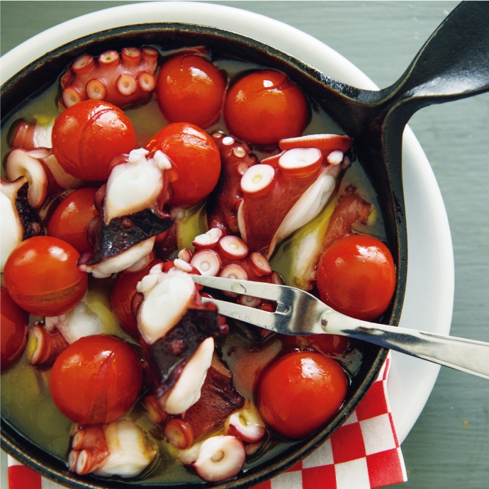 タコとプチトマトのアヒージョ