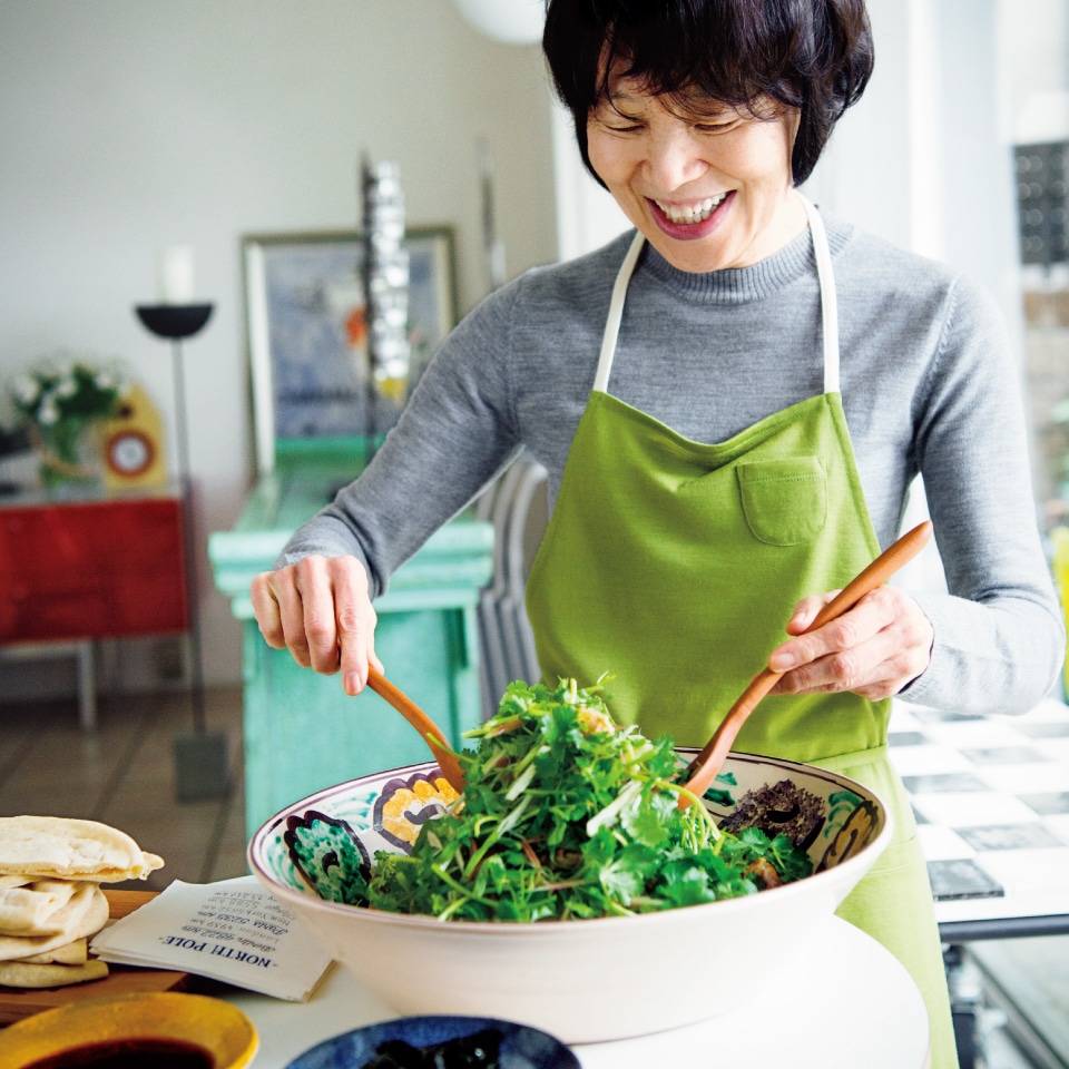 香味野菜とカリカリ豚のサラダ