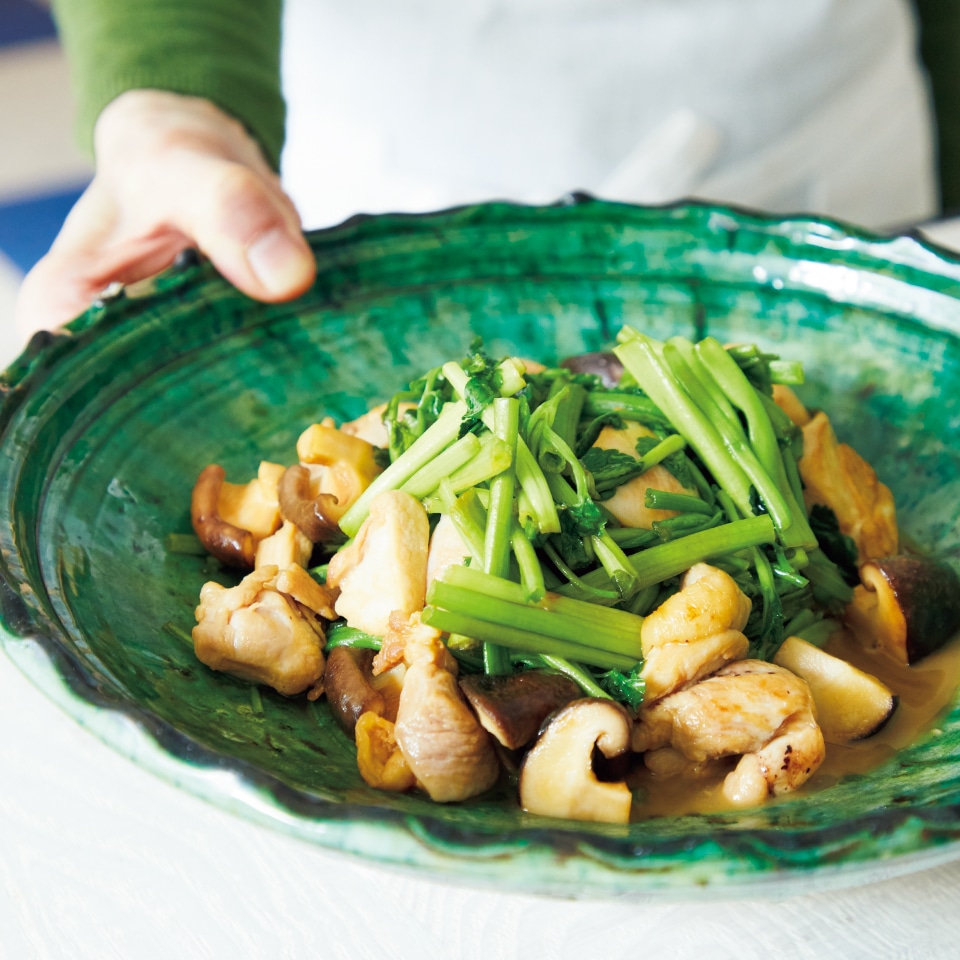 せりと鶏肉、しいたけのバターソテー