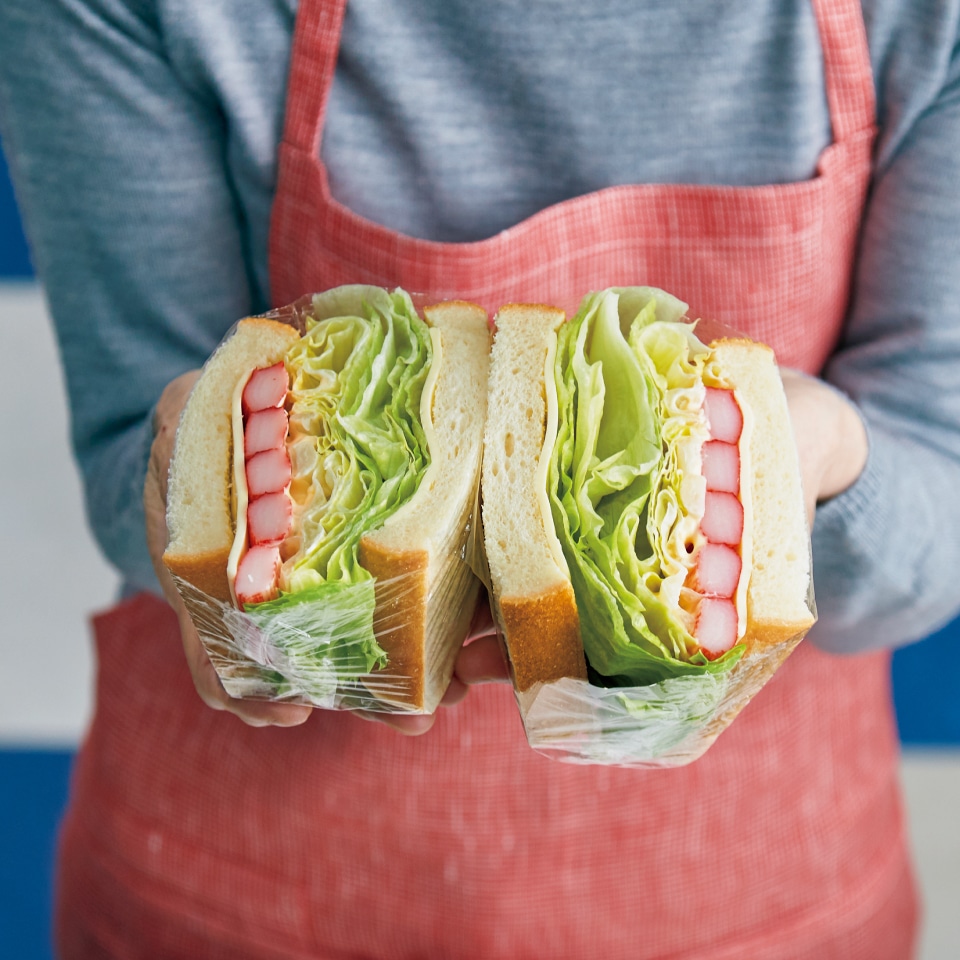 カニかまとレタスのサンドイッチ
