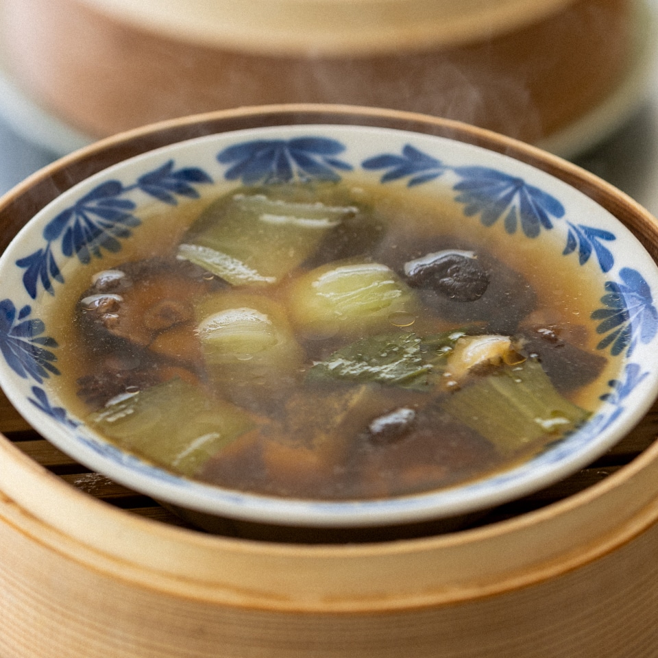タラと干し椎茸の中華風蒸しスープ（ゆとりの空間）
