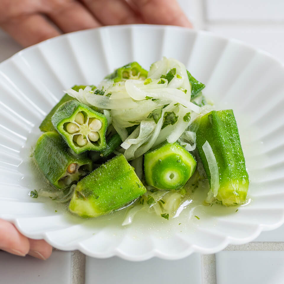 オクラと玉ねぎのアチャール（ゆとりの空間）