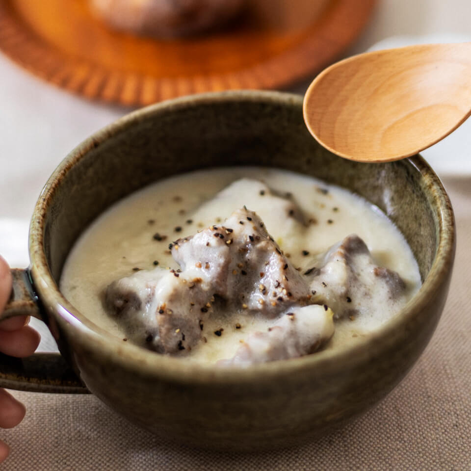 豚肉とカリフラワーのクリームスープ（ゆとりの空間）