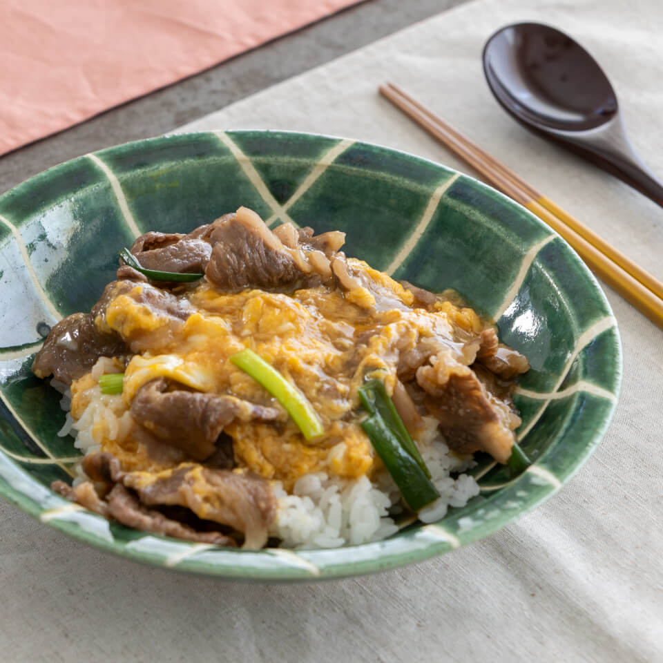 牛肉とねぎのとろたま丼(ゆとりの空間)