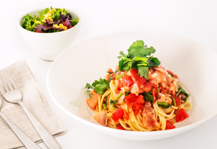 サーモンとトマトのエスニック冷製パスタ