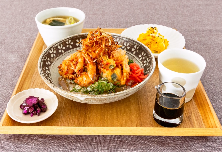 きのこごはんとエビのかき揚げ丼