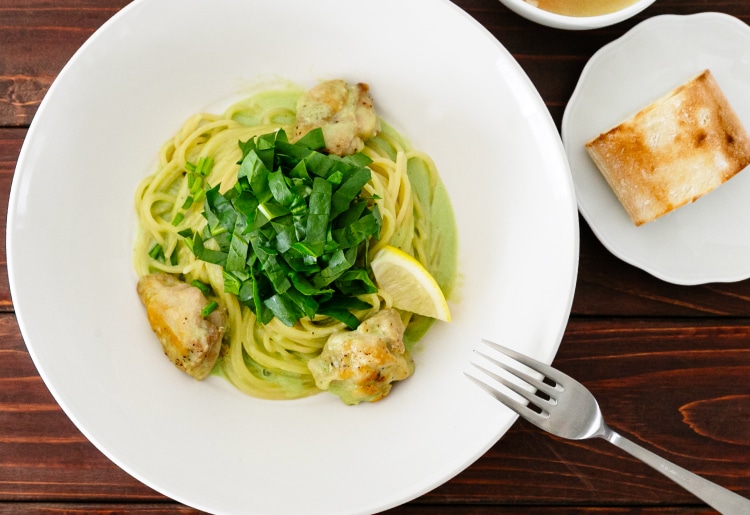 グリルチキンとほうれん草のクリームパスタ