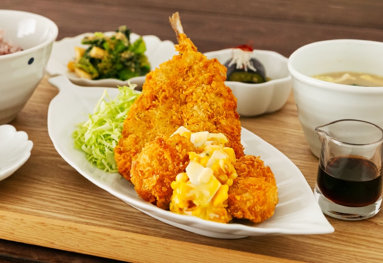 アジとホタテのフライ 焼きとうもろこしの白みそタルタル