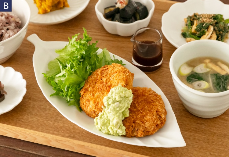 まぐろのメンチカツ アボカド豆腐ソース