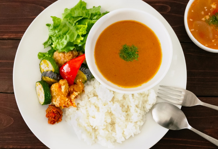 夏野菜とチキンのココナッツカレー