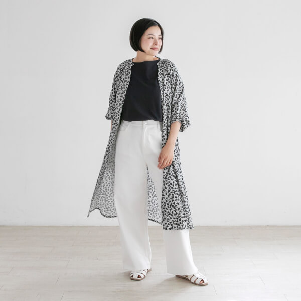 ホワイトデニムパンツ